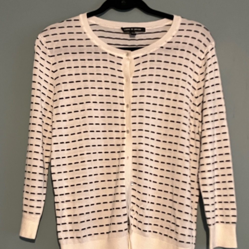 SELLING CABLE AND GAUGE JACKET FOR WOMEN SIZE LARGE COLOR BLACK AND WHITE
